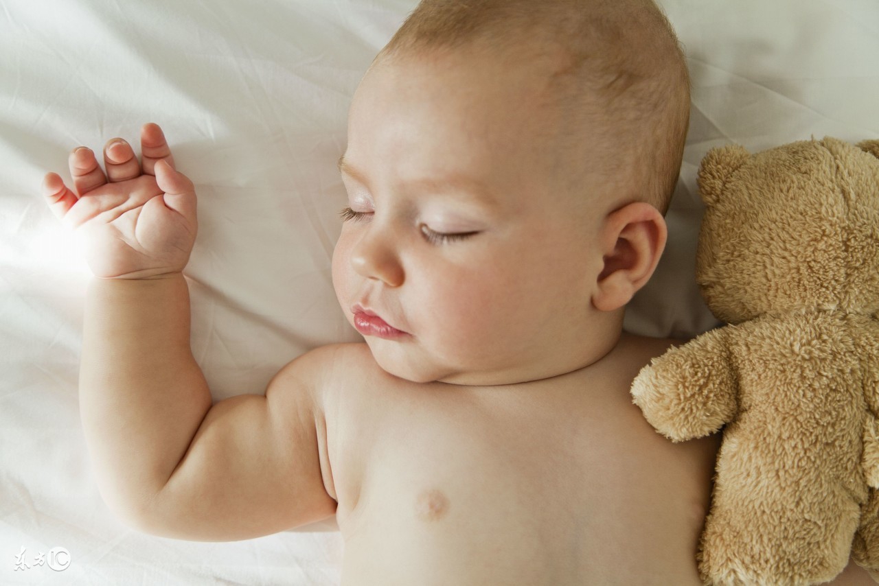 1岁宝感冒睡觉出汗怎么回事,1岁3个月宝宝晚上睡觉出汗