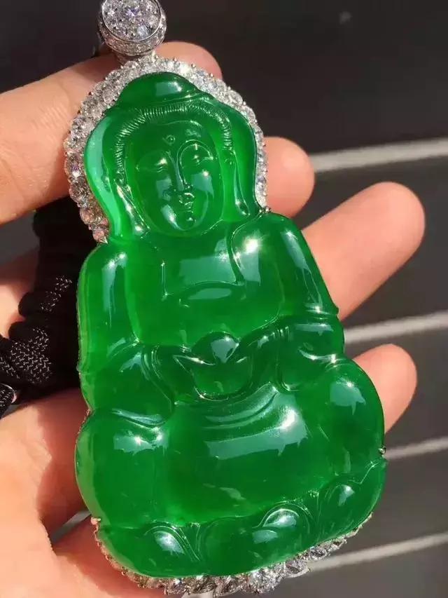 找谁说理去？30000买一只“翡翠”手镯，现在只值3000了？