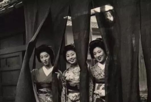 要靠法律才能阻止的性开放，这个民族到底有多饥渴