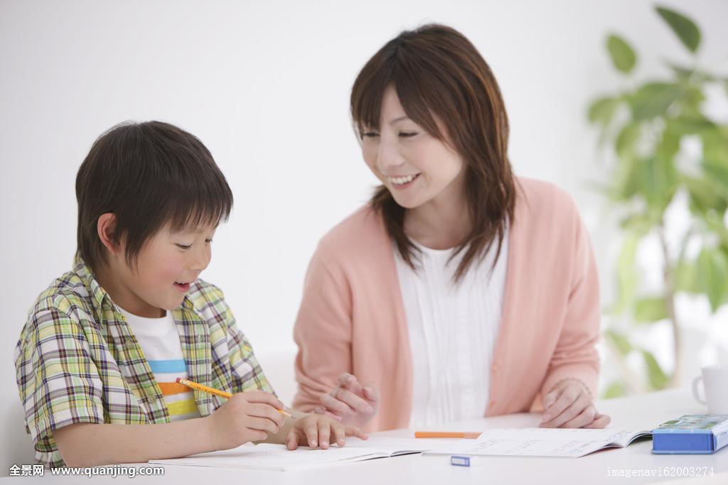 孩子模仿家长签字怎么教育,孩子模仿大人签字被发现如何教育