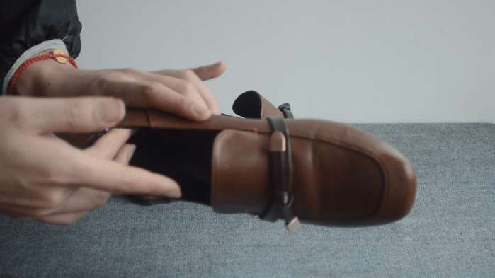 鞋子挤脚大拇指痛怎么办,鞋子挤脚不暖和