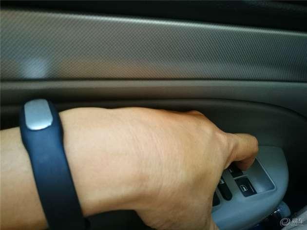 自己动手电瓶翻新视频,车电瓶更换教程