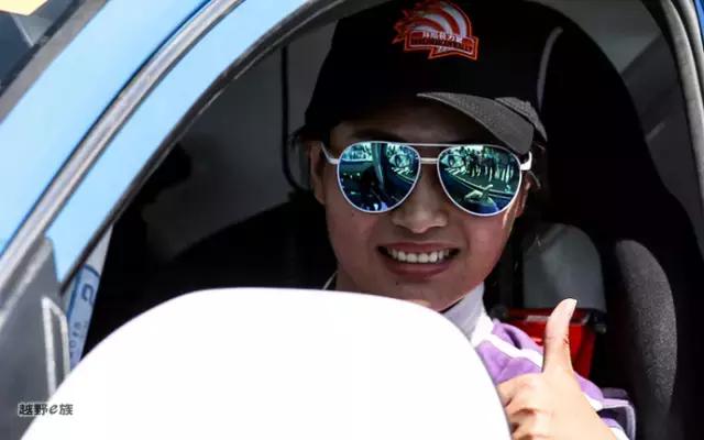 玩越野车的女人四川人,女人玩越野