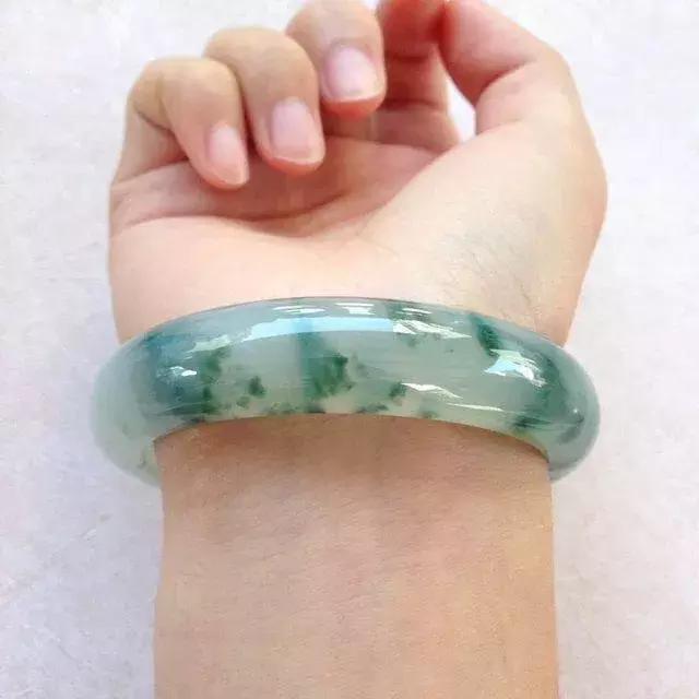 找谁说理去？30000买一只“翡翠”手镯，现在只值3000了？