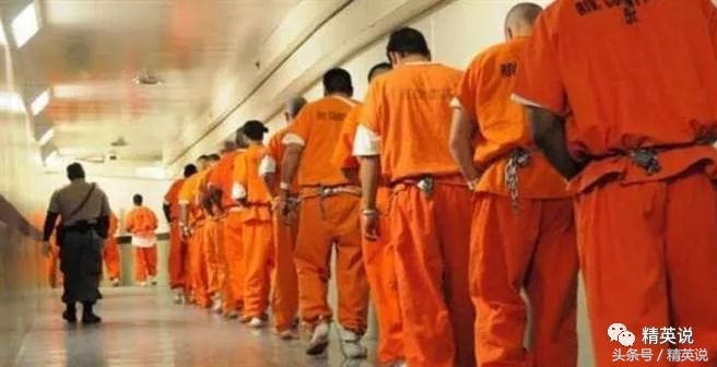 他在美国赚了27年的钱,他每年赚走美国上百亿