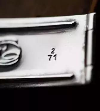 香港富豪花2亿买栋楼一年收租4亿,香港富豪花9800万买7吨重翡翠原石