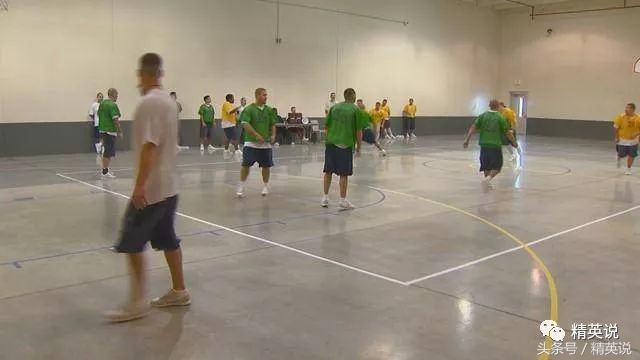 他在美国赚了27年的钱,他每年赚走美国上百亿