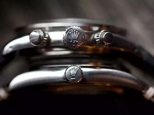 香港富豪花2亿买栋楼一年收租4亿,香港富豪花9800万买7吨重翡翠原石