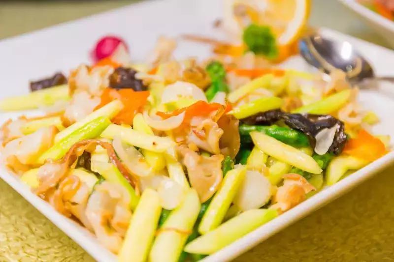 四星级酒店五个人吃年夜饭多少钱,酒店年夜饭套餐