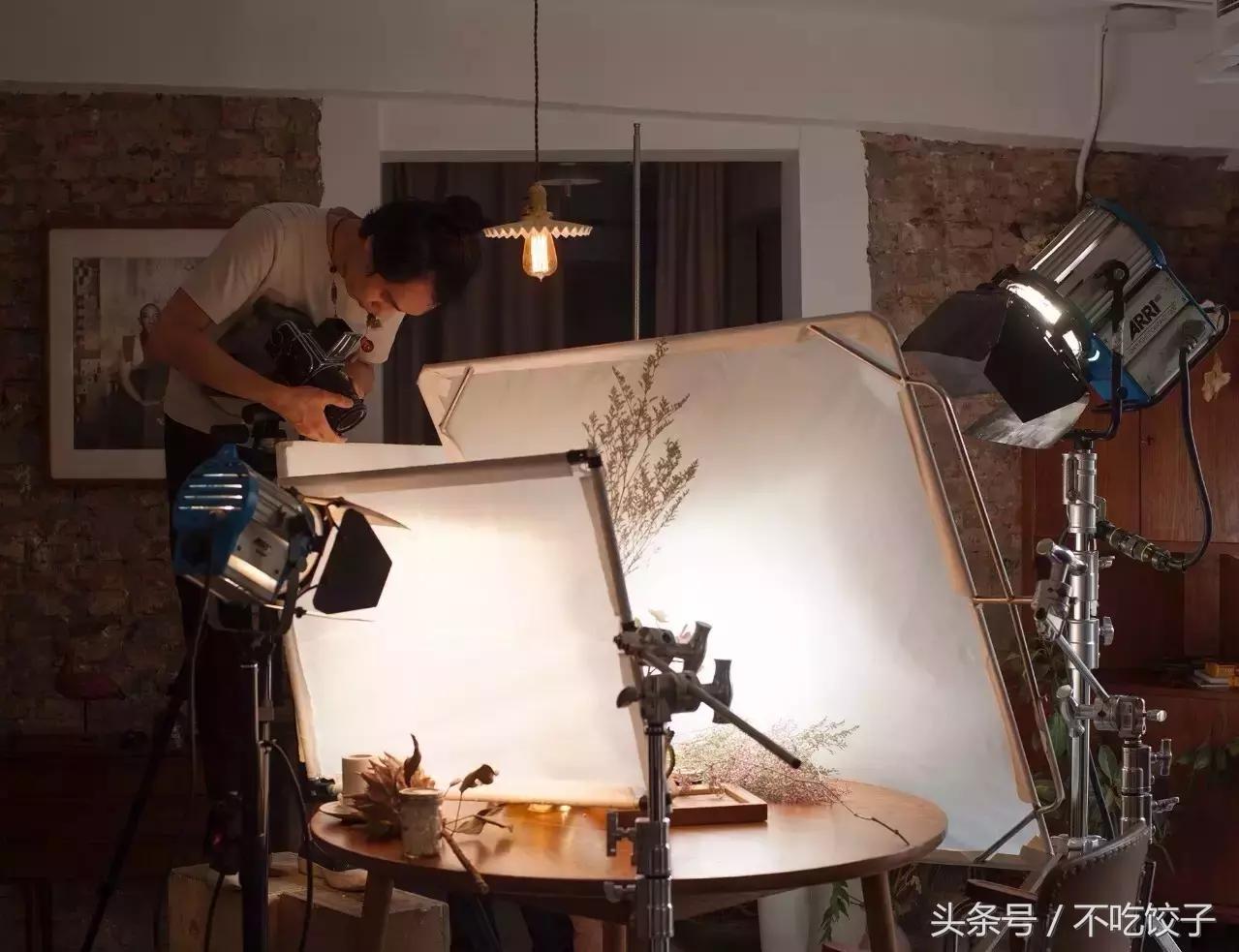 一天只能出2张照片，一张照片要2万，却可以传承100年