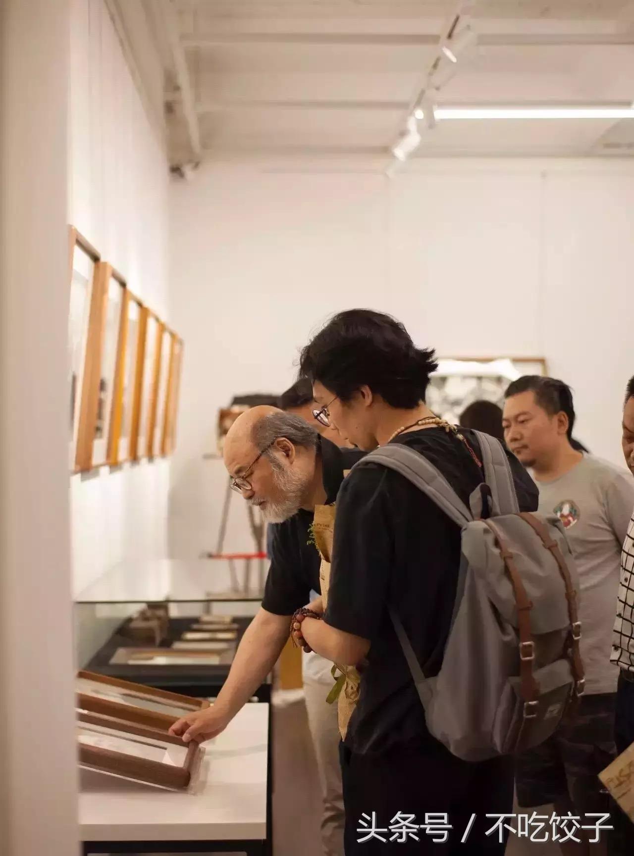 一天只能出2张照片，一张照片要2万，却可以传承100年