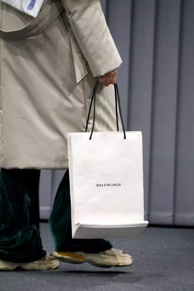 2017年度戏精盘点，把批发袋卖成爆款、把脚垫做成裙子还卖1万元