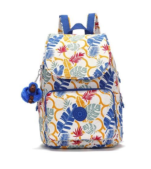 去旅行，你需要一款百搭的包包