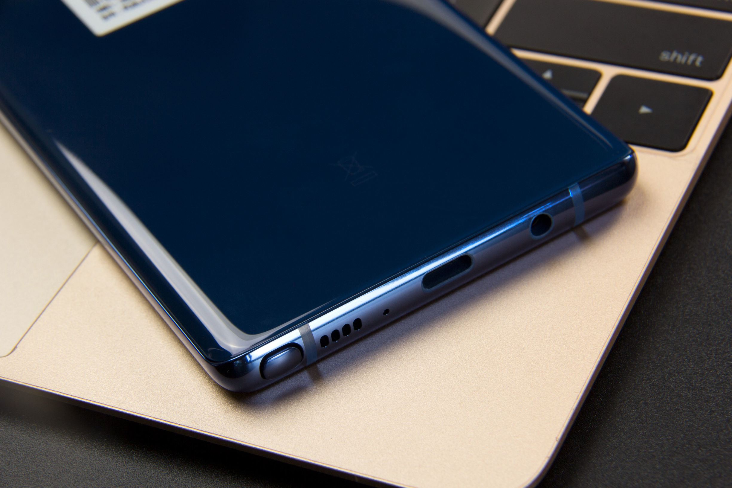 三星note 8跟s8有区别吗 (三星s8好还是红米note8pro好)