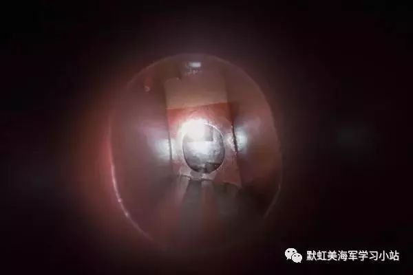 看小兵Peter是如何在巡洋舰上*猫猫躲**的！