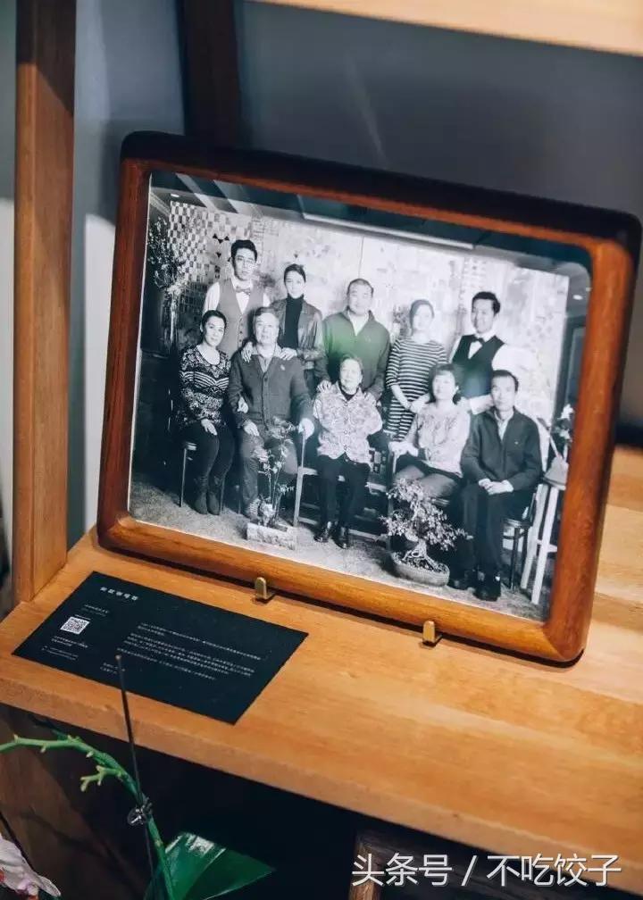 一天只能出2张照片，一张照片要2万，却可以传承100年