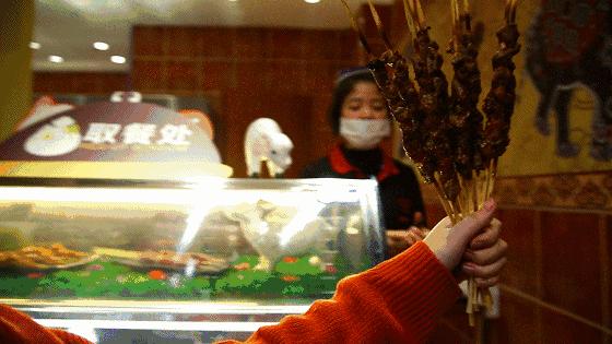 在超市里吃海鲜,在超市里面吃饭吃海鲜