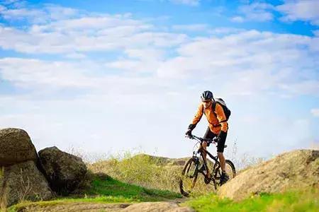 没有掌握山地车刹车的使用技巧，不足以谈骑行！