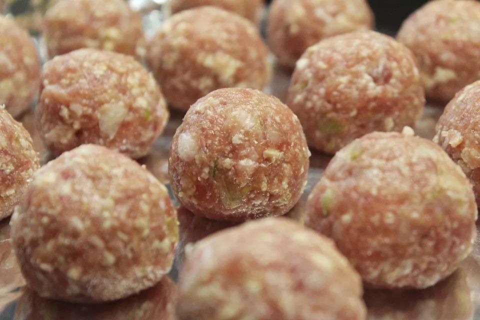 不放调料粉的肉丸怎么做,怎么做的肉丸子不柴不散