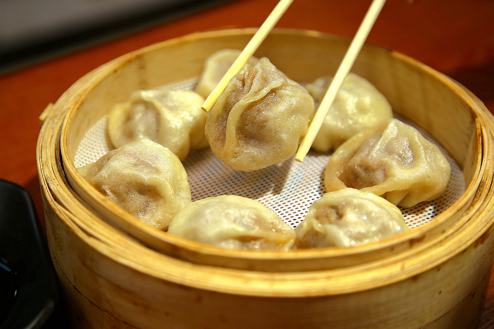 在超市里吃海鲜,在超市里面吃饭吃海鲜