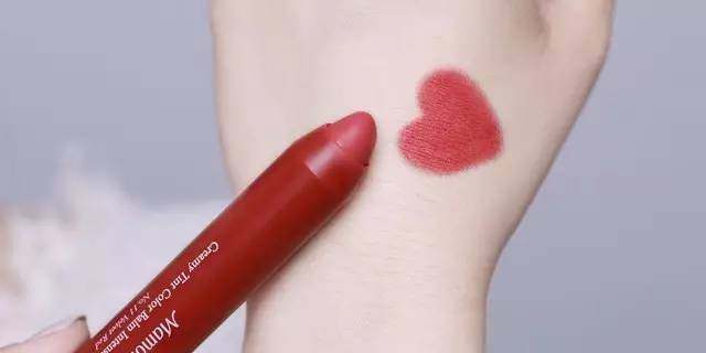 怎么辨认涂了不烂嘴的口红,如何辨别好口红和坏口红