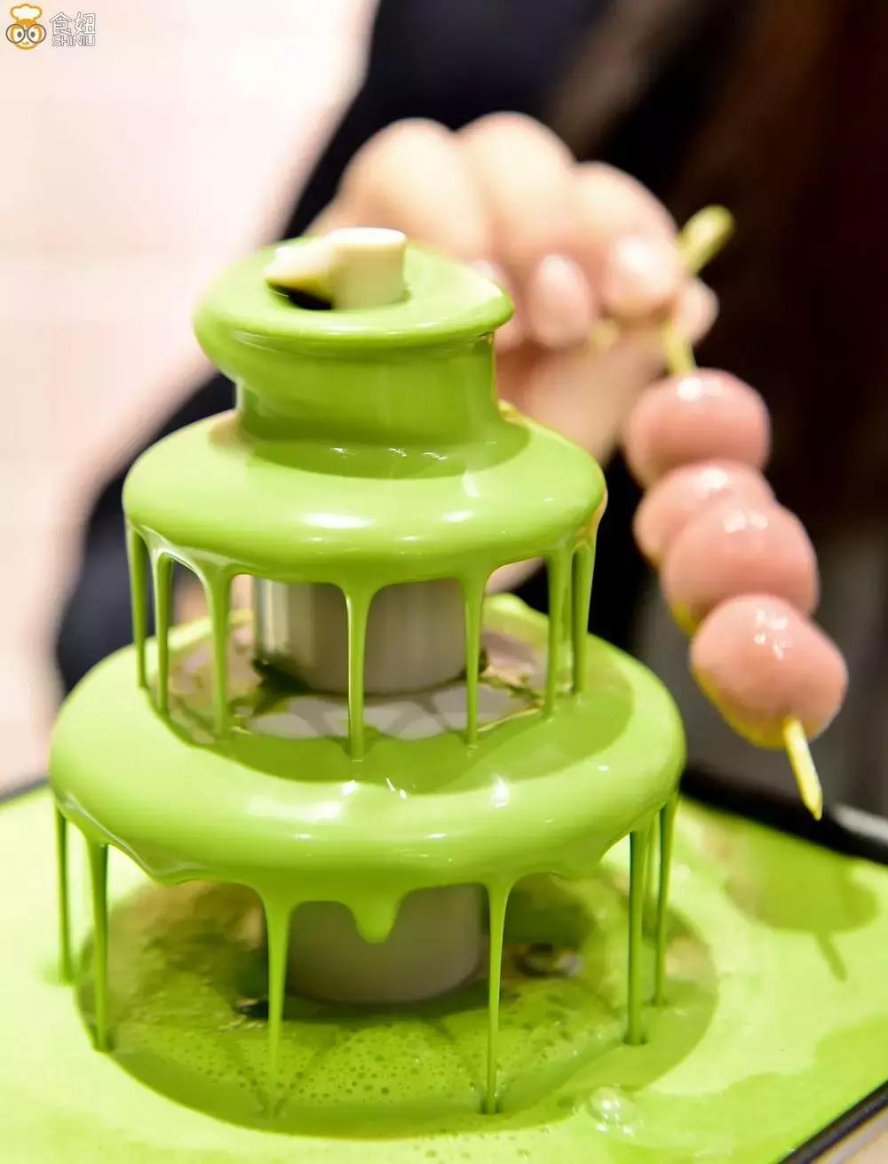 别等下课了，现在就带你去吃抹茶火锅