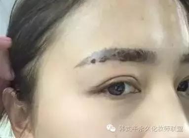 眉毛掉色什么原因,眉掉色