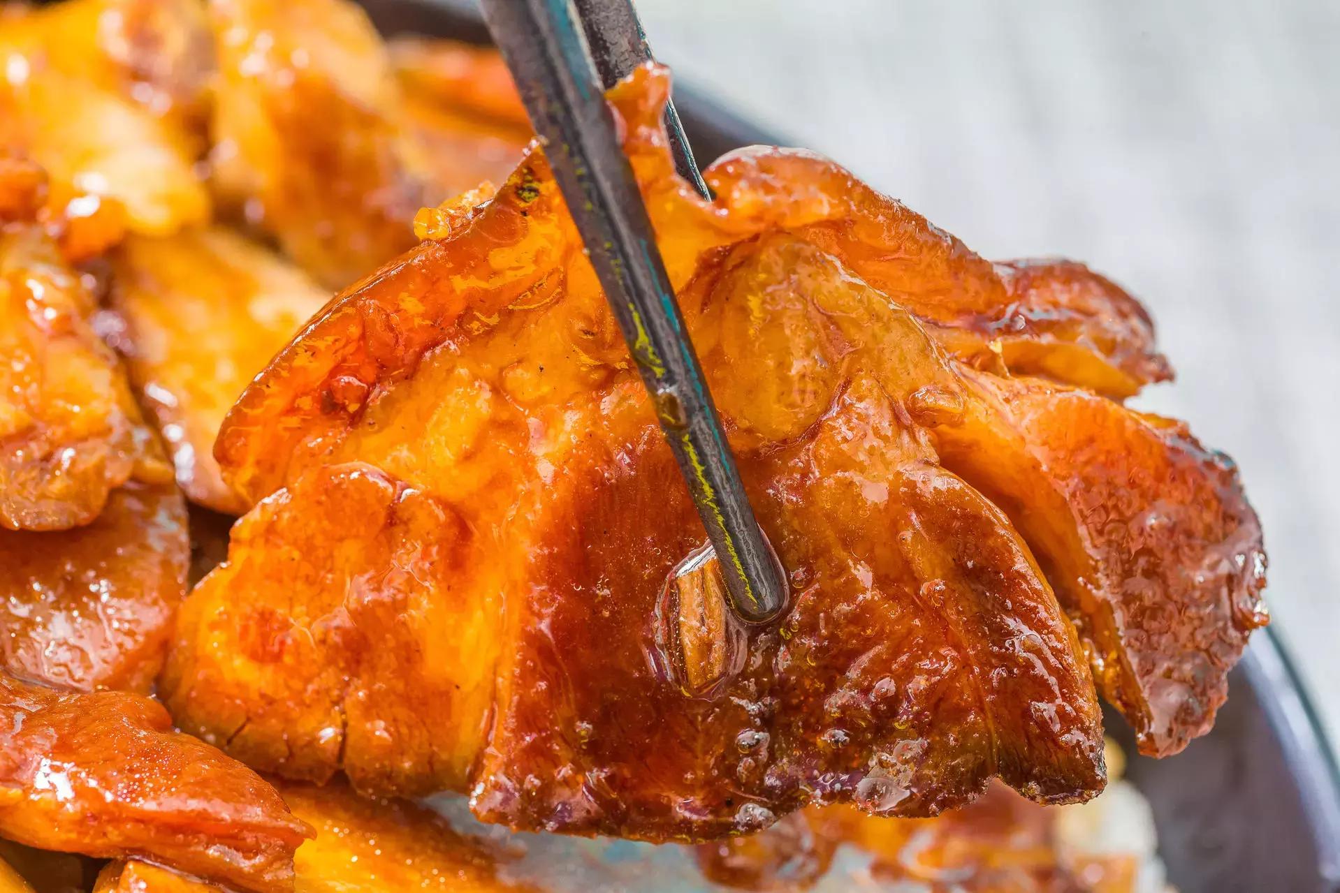 2年，1500万！她为*月天五**开了50家餐厅，卖阿信最爱的鲁肉饭！