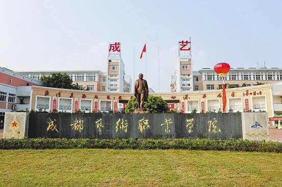 四川鑫佰利装饰有限公司地址,鑫佰利装饰和美画天下装饰比较