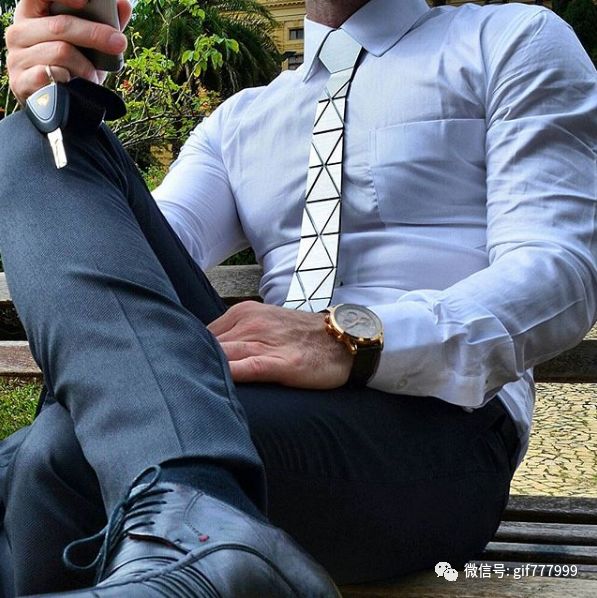 男人胸大穿的背心,男人胸部大穿啥衣服