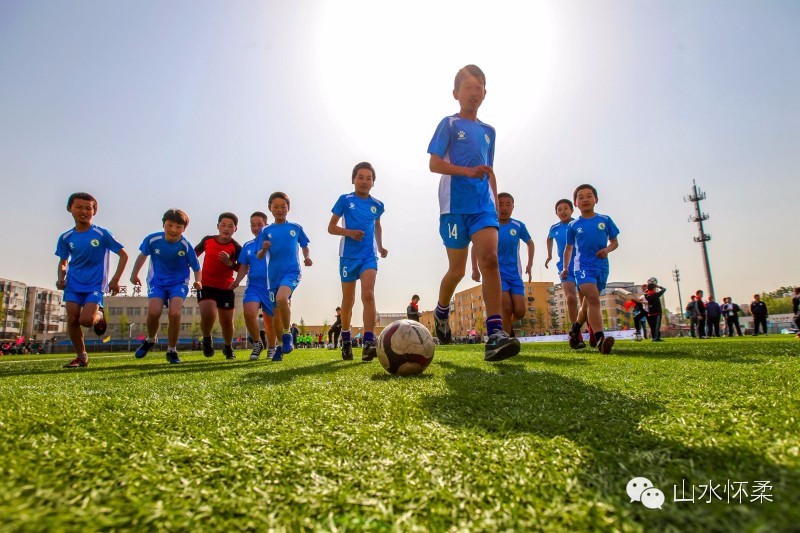 你就是球星绿茵场上呼喊着你的名字2016中科合成油怀柔首届业余足球超级联赛火热开赛，快来看看谁来了！
