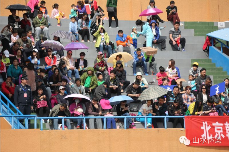 你就是球星绿茵场上呼喊着你的名字2016中科合成油怀柔首届业余足球超级联赛火热开赛，快来看看谁来了！