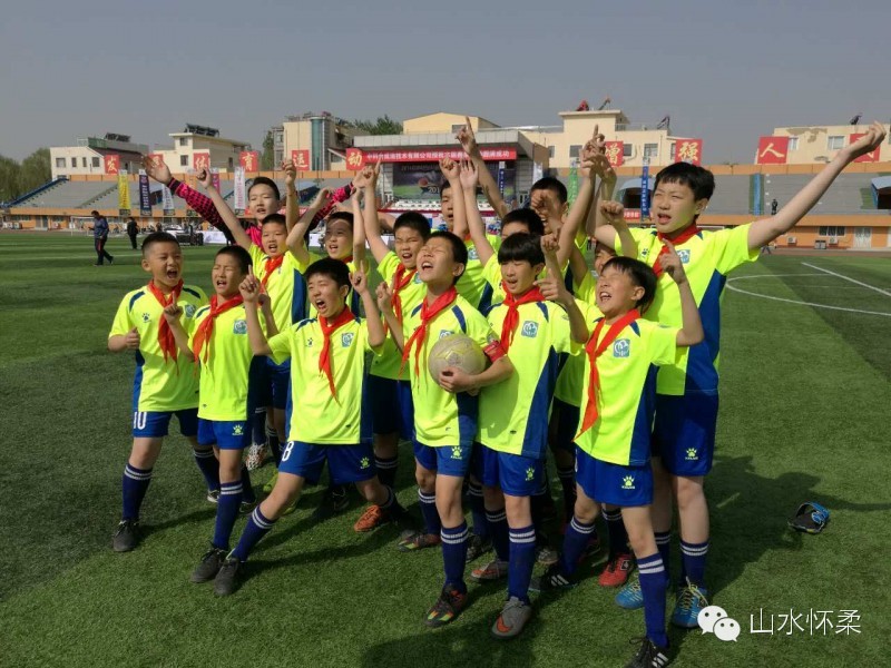 你就是球星绿茵场上呼喊着你的名字2016中科合成油怀柔首届业余足球超级联赛火热开赛，快来看看谁来了！