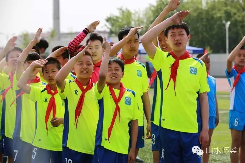 你就是球星绿茵场上呼喊着你的名字2016中科合成油怀柔首届业余足球超级联赛火热开赛，快来看看谁来了！