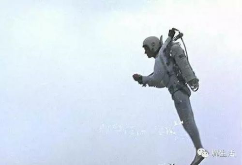 英国人发明蒸汽驱动汽车,英国人用蒸汽作为动力发明了什么