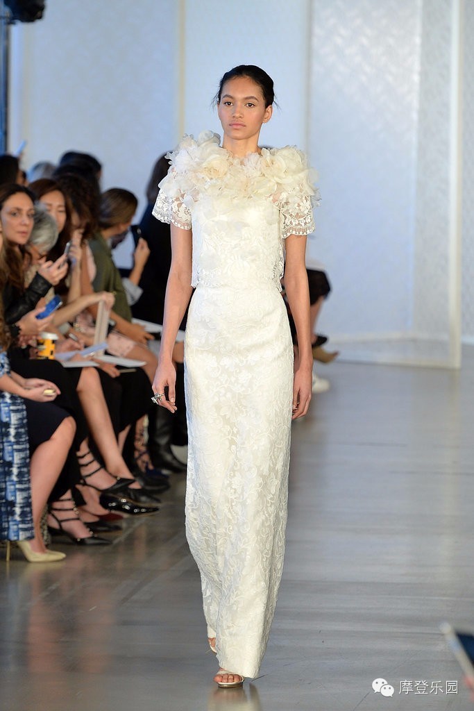 两地办婚礼可以穿两次婚纱吗,婚礼可以穿露脚的婚纱吗