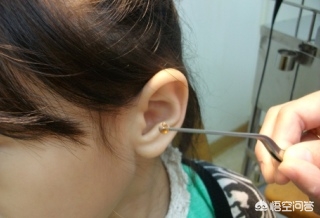 小孩耳朵里有东西出不来怎么办,宝宝耳朵有异物是怎么回事