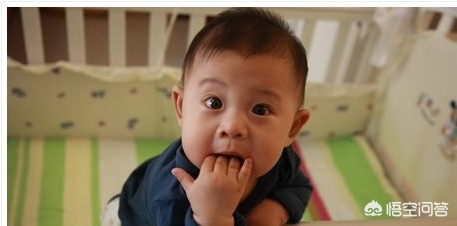 孩子爱吃手指头怎么办,孩子爱吃手千万别制止