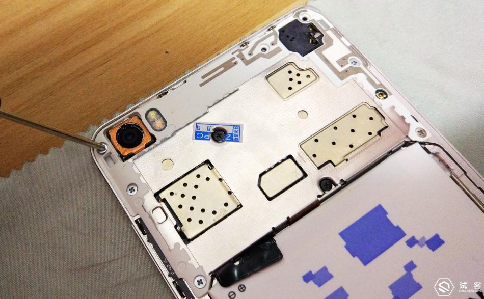 拆机有风险要谨慎,小米note开机排线拆卸方法