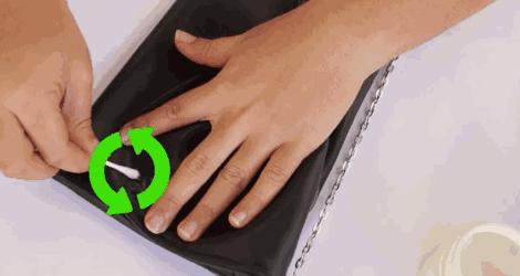 她拿这个擦一擦包包，立马变得和新的一样！