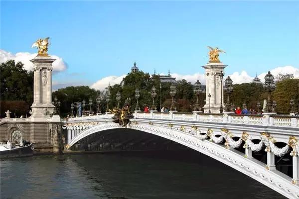 出境旅游需要身份证,出国游玩身份证办理