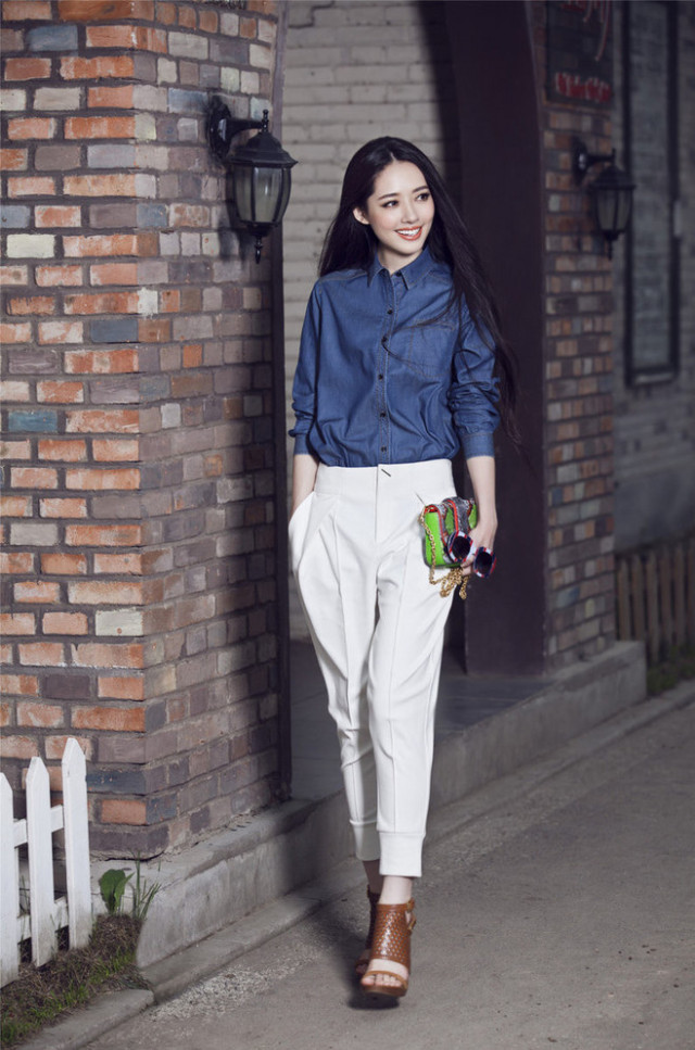 高圆圆和杨幂同穿绿色的裙子,杨幂高圆圆穿毛衣