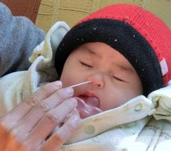 经常抠鼻屎还是每天都有鼻屎,宝宝抠鼻屎正确方法