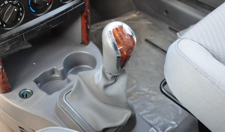 5万左右的七座纯电mpv,搭载2.5升v6发动机mpv