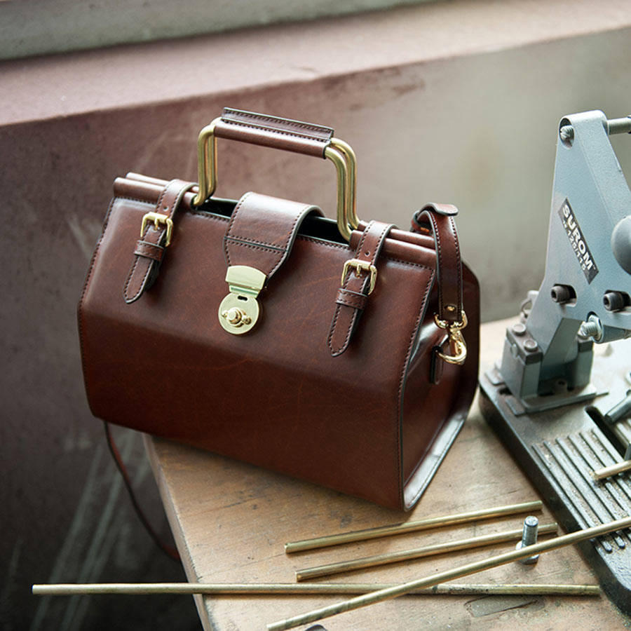 买个包平时背着逛街买什么样的,月入3千背什么包值得买