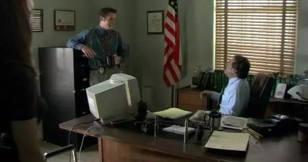 夭寿啊，章鱼上岸进化触手怪凌辱美少女啦！还好有dick警官~