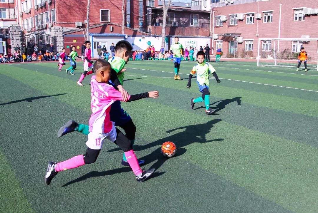 青少年足球特色学校满天星训练营,全国青少年足球训练培训基地