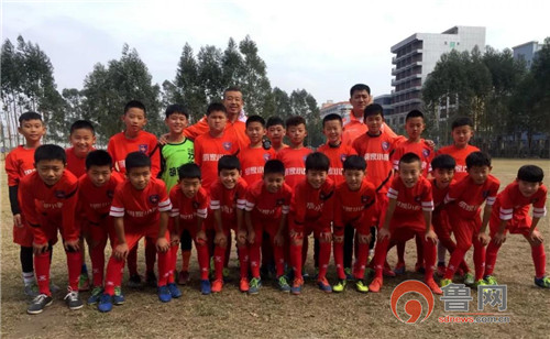 学习训练两不误中能U12梯队踏上冬训路