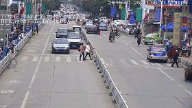 「曝光台」桂JGP212、桂JP6168、桂JC1383请关注！你们车前有行人！