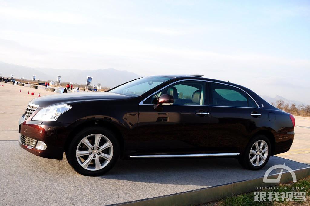 情怀老车港风丰田皇冠,情怀丰田皇冠